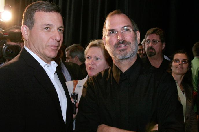 Bob Iger, Steve Jobs | Bob Iger (levo) in Steve Jobs (desno) 12. septembra 2006 na dogodku, med katerim je Apple predstavil nov predvajalnik glasbe iPod in ponudbo Disneyjevih filmov na Applovi platformi za digitalno distribucijo vsebin iTunes. | Foto Reuters