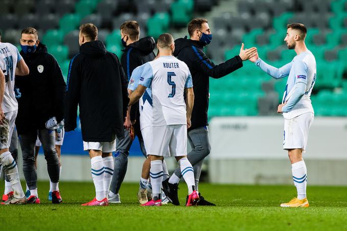 Oblak je po zmagi stopil na igrišču in čestital soigralcem za predstavo, s katero so nadaljevali niz neporaženosti v letu 2020. | Foto: Grega Valančič/Sportida