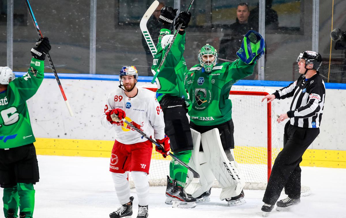 HK Olimpija Red Bull Salzburg | Hokejisti Olimpije so premagali tudi Salzburg in se z novo zmago zavihteli na vrh lestvice lige ICEHL. | Foto Matic Klanšek Velej/Gepa/Guliverimage