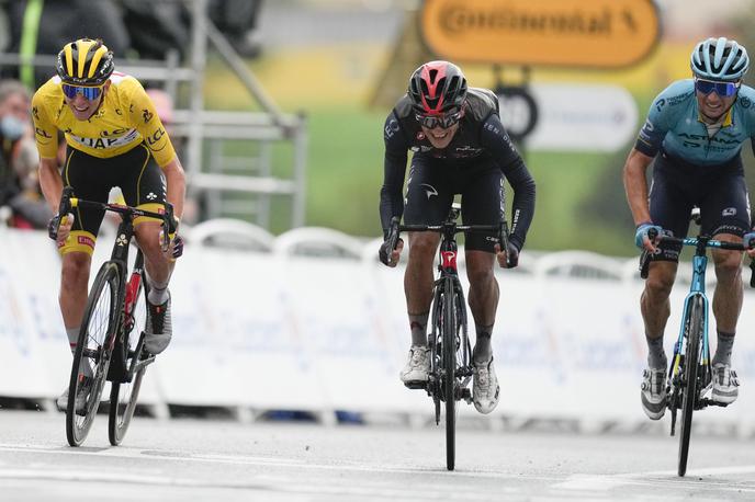 Tadej Pogačar TDF21 | Tadej Pogačar ima pred zadnjimi petimi etapami Toura več kot pet minut prednosti pred najbližjim zasledovalcem v skupnem seštevku.  | Foto Guliverimage