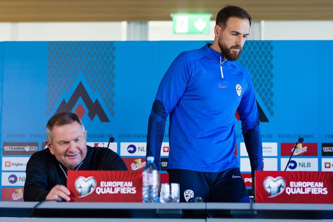 Selektor Matjaž Kek je ponosen, da lahko v ekipi računa na pomoč takšnega kapetana, kot je Jan Oblak. | Foto: Grega Valančič/www.alesfevzer.com