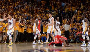 Golden State povedel z 2:0, James Harden padel na kolena (video)