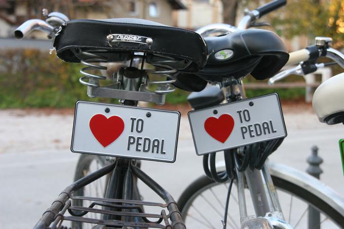 Samo drugačna barva kolesa ni več nekaj posebnega, izvirne tablice pa so lepa popestritev dodatkov za kolo. | Foto: KickAss BikePlates