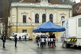 Množično testiranje. Test. Hitri test. Covid-19. Koronavirus.