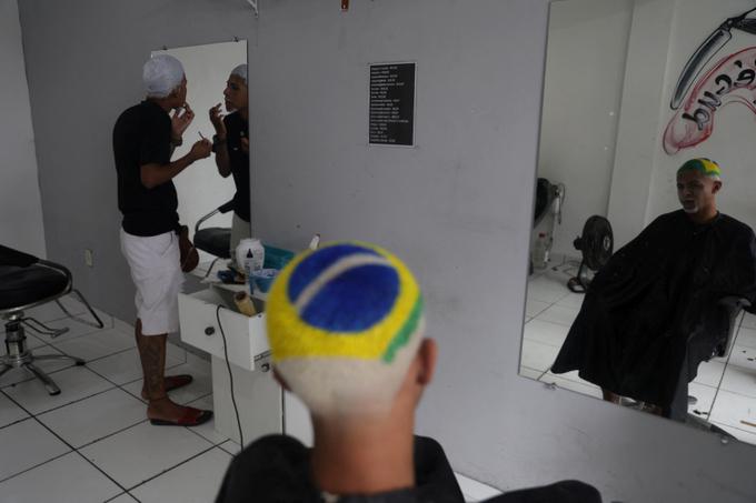 brazilski frizer zastave | Foto: Reuters