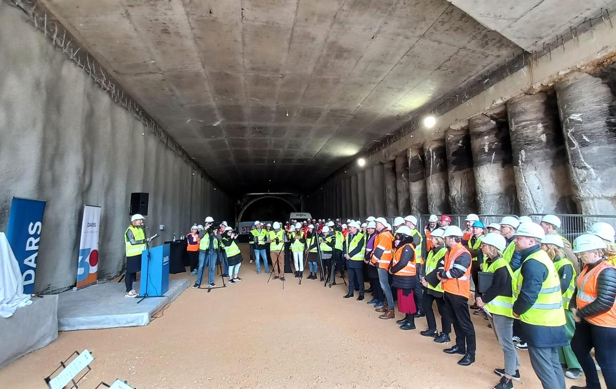 izkop predora Konovo-Velenje | Enocevni predor Konovo bo dolg 497 metrov in bo sestavni del 1,8 kilometra dolge dvopasovne navezovalne ceste na hitro cesto med Velenjem in Slovenj Gradcem. | Foto STA