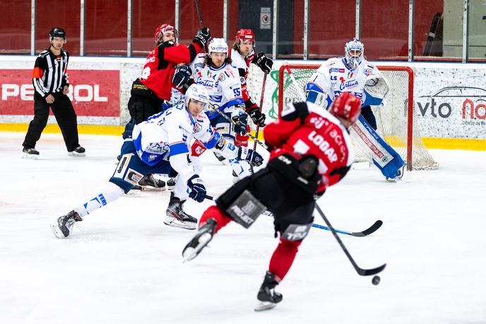 HDD Sij Acroni Jesenice : Cortina, finale, Alpska liga, Miha Logar | Gaber Glavič je danes pogrešal nekaj varovancev, med drugimi prvega vratarja Anttija Karjalainena, a so železarji Cortino premagali s 5:2. | Foto Matic Klanšek Velej/Sportida