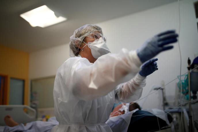 Koronavirus. Covid-19. | Slovenija je v petek presegla tisoč umrlih s covid-19. | Foto Reuters