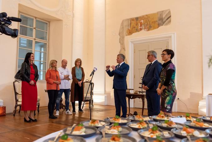 Novinarska konferenca se je nadaljevala s kulinarično-kulturnim doživetjem v Radovljici. | Foto: STO