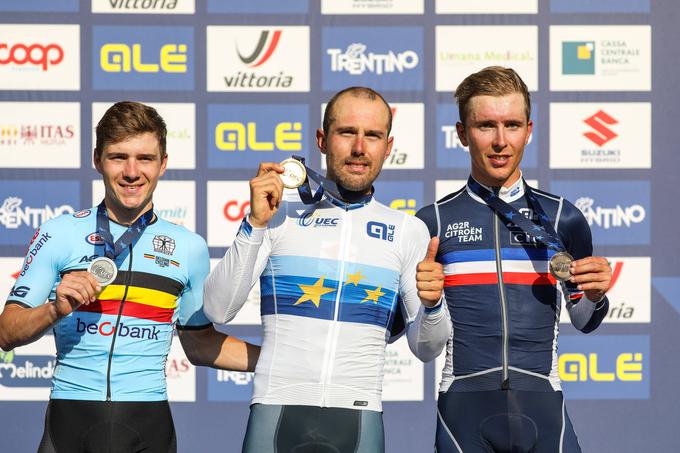 Na zmagovalnem odru sta se mu pridružila srebrni Remco Evenepoel in bronasti Benoît Cosnefroy. | Foto: Guliverimage/Vladimir Fedorenko