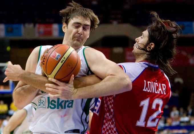 Erazem Lorbek je bil na Poljskem eden najboljših slovenskih strelcev, na četrtfinalni tekmi s Hrvaško je dosegel 27 točk. | Foto: Vid Ponikvar