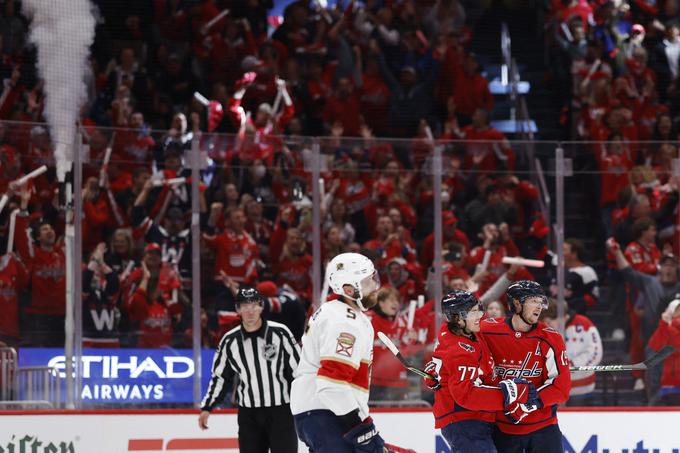 Washington Capitals so proti zmagovalcem rednega dela, hokejistom Florida Panthers povedli z 2:1 v zmagah. | Foto: Reuters