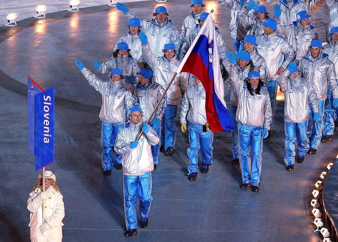 Tudi leta 2002 je vloga zastavonoše pripadla deskarju. Čast je takrat doletela Dejana Koširja.  | Foto: Guliverimage/Vladimir Fedorenko