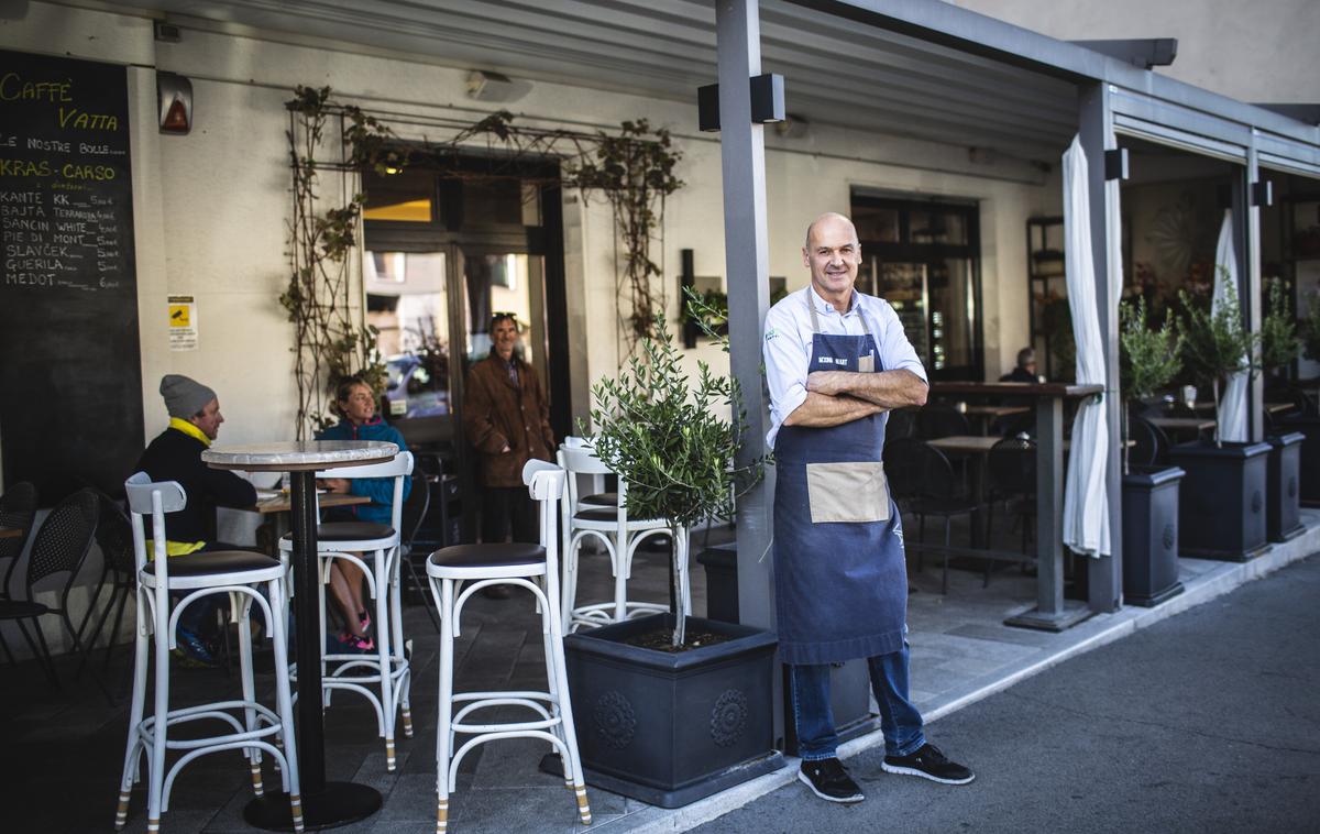 Boris Vitez, Vatta | Priljubljeni bar Vatta na Opčinah vodijo štirje partnerji, eden od njih je Boris Vitez, nekoč uspešen košarkar. | Foto Bojan Puhek