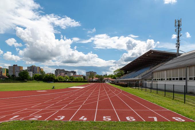 Prenovljena atletska steza na stadionu AD Kladivar. | Foto: Peter Ocvirk