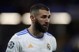 Benzema na večtedenski prisilni počitek