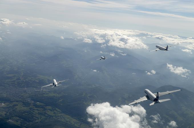 Eden od najbolj spektakularnih trenutkov je nizek prelet letališča v postavitvi diamant ter dvig in točka ločitve formacije. | Foto: Airbus