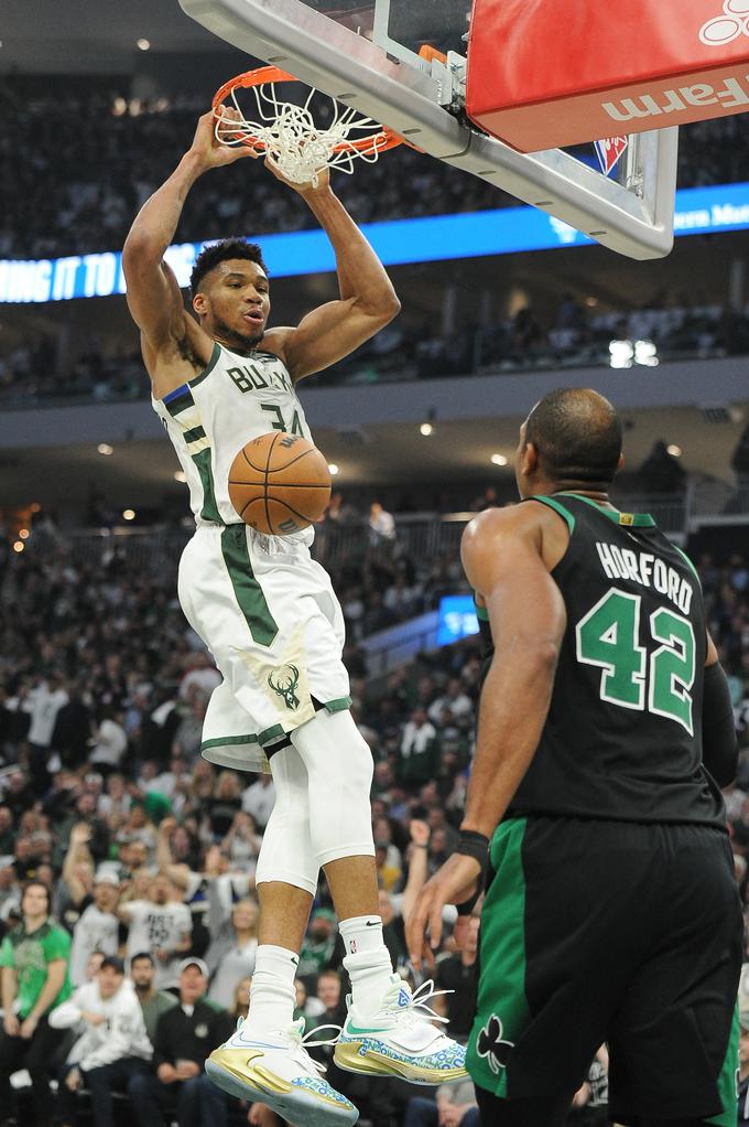 Giannis Antetokounmpo je bil s 34 točkami prvi strelec srečanja, a se je na koncu smejalo Alu Horfordu. | Foto: Reuters