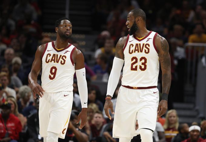 Dwyane Wade in LeBron James sta po Miamiju, kjer sta osvojila naslov prvaka, združila moči pri Clevelandu. | Foto: Getty Images