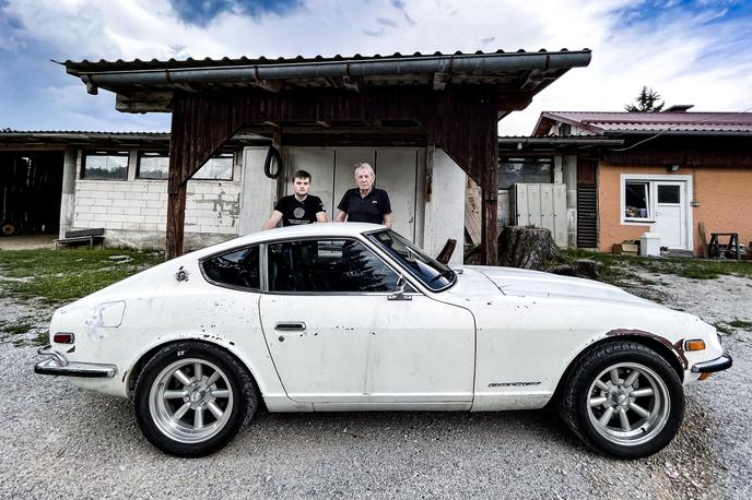 Datsun 240Z | Oče in sin Brišnik iz Zapotoka nad Igom sta med redkimi, ki v Sloveniji vozita avtomobil Datsunove znamke.  | Foto Gregor Pavšič