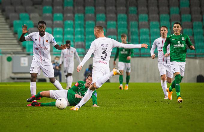 Tabor je v tej sezoni v gosteh osvojil zgolj eno točko. V Ljubljani se je predstavil zelo solidno, a tudi to ni zadoščalo za kaj več od tesnega poraza. Zmagoviti gol za Olimpijo je prispeval Goran Milović v 89. minuti. | Foto: Urban Meglič/Sportida