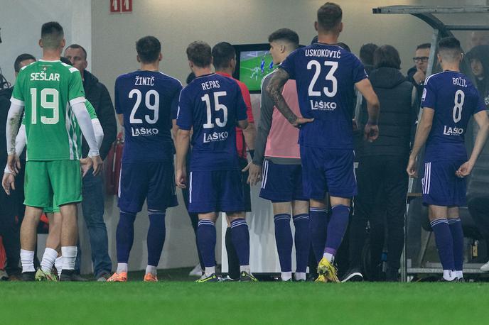 Olimpija Maribor | VAR je dvakrat presodil v škodo Mariboru: izključitev Šoštariča Karića in igranje Mitrovića z roko. | Foto Vid Ponikvar