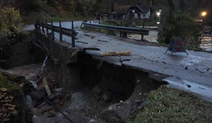 Dve vasici v občini Tržič odrezalo od sveta #foto #video