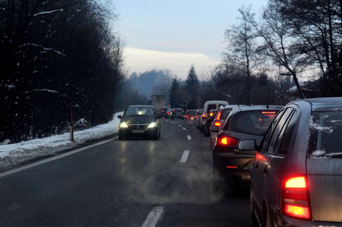 zastoj Škofljica | Vsako jutro se proti prestolnici valijo kolone avtomobilov, saj naj bi se vanjo dnevno stekalo okoli 110 tisoč ljudi. | Foto Tamino Petelinšek/STA