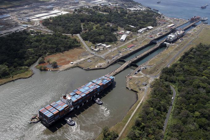 Kanal uporablja več kot 80 držav, na njem pa se stika 144 mednarodnih pomorskih poti. | Foto: Reuters