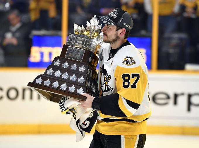 Eden najboljših hokejistov zadnjih let Sidney Crosby je še drugič zapored MVP končnice. V tej je na 24 tekmah dosegel 27 točk (osem zadetkov, 19 podaj). Pri 29 letih je osvojil tretji Stanleyjev pokal. | Foto: Reuters