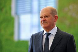 Scholz v bundestagu zagovarjal razrešitev finančnega ministra