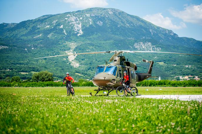 GRS e-kolesa | Policisti obiskovalce gora znova pozivajo k previdnosti. Za varen obisk gora med drugim priporočajo upoštevanje vremenske napovedi in svojih sposobnosti, pridobivanje zadostnih informacij, hojo najmanj v paru ter izbiro označenih poti. | Foto Klavdij Blažko