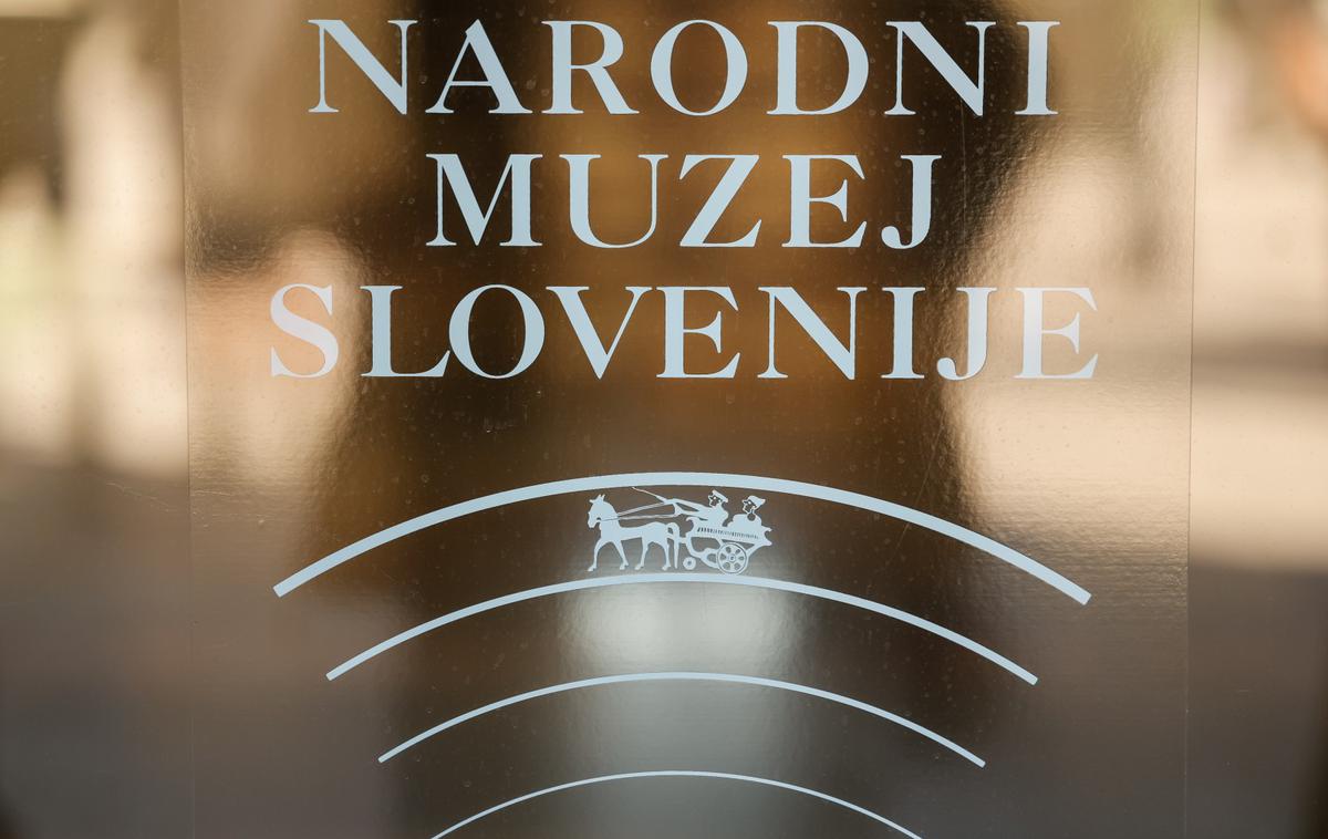 Narodni muzej Slovenije, Ljubljana | Po dvomu o avtentičnosti tako del kot tudi certifikatov so zadevo pod drobnogled vzeli na ministrstvu. Razstavo so v muzeju odpovedali, direktor pa je kmalu nato odstopil. Umetnostni zgodovinar Brane Kovič je tedaj napovedano razstavo označil kot "kapitalen kiks" muzeja. | Foto Nebojša Tejić/STA