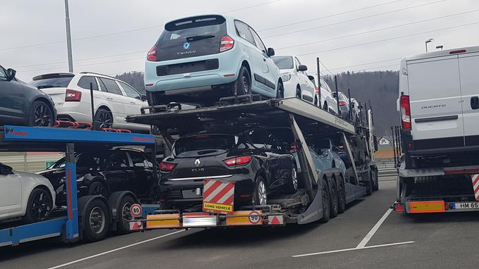 Že poškodovana rabljena vozila iz tujine skušajo zavarovanci prikazati kot da so bila poškodovana po sklenitvi zavarovanja. | Foto: Gregor Pavšič