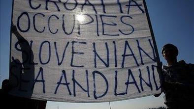 Na Brdu protest proti politiki vlade glede Hrvaške