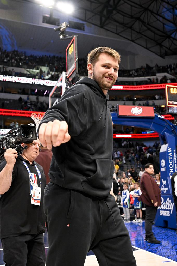 Luka Dončić je na tekmi prti Chicagu odigral le dobro četrtino. Dosegel je 13 točk in bil vseeno najboljši strelec svoje ekipe. | Foto: Reuters