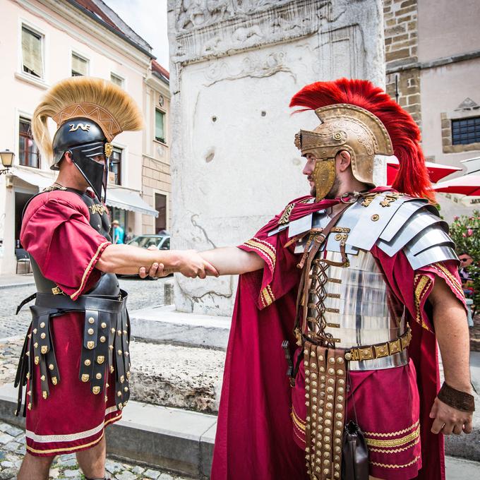 Ste vedeli, da je Ptuj eden od največjih centrov mitraizma v Evropi, saj so tu odkrili pet svetišč, posvečenih bogu Mitri? Dve izvirni svetišči boga Mitre sta še vedno na ogled v neposredni bližini Term Ptuj. | Foto: 