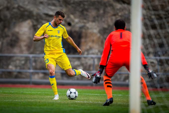 Najboljši strelec Domžal v prejšnji sezoni, mladi Hrvat Antonio Mance, je v drugem delu stresel okvir vrat in ostal brez evropskega strelskega prvenca v rumenem dresu. | Foto: Žiga Zupan/Sportida