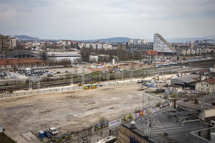 Emonika v Ljubljani, začenja se gradnja. | Se bo gradnja železniške postaje v Ljubljani zamaknila? | Foto Bojan Puhek