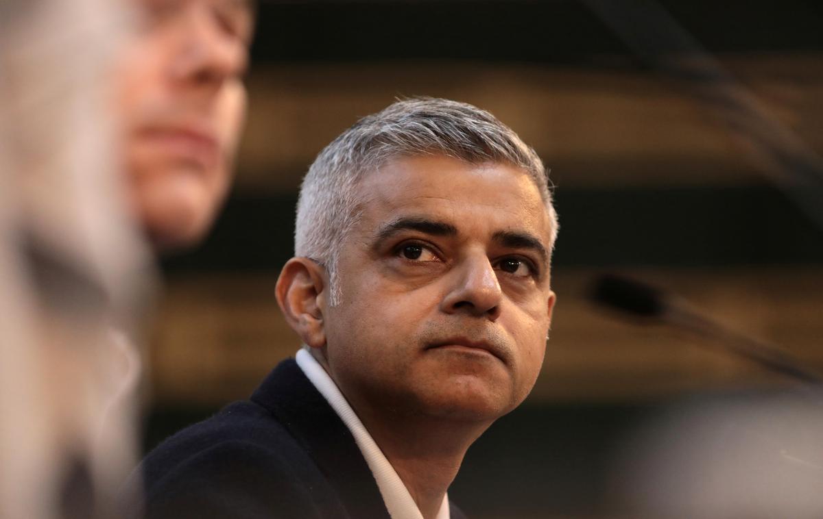 Sadiq Khan | Sadiq Khan je nogometne klube prosil, naj jim pomagajo z medicinskim osebjem. | Foto Reuters