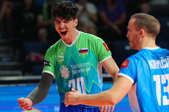 Nik Mujanović je 19-letni slovenski odbojkar, ki že nastopa za člansko izbrano vrsto. Je korektor in velja za največji slovenski odbojkarski talent, po sporu s slovenskim klubom Calcit Volley, ki je v zadnjem obdobju dvignil kar nekaj prahu, se je odločil za nadaljevanje kariere v italijanski Monzi. Tako je še kot najstnik postal četrti slovenski legionar na italijanskem prvenstvu, v katerem nastopajo še Rok Možič, Jan Kozamernik in Gregor Ropret. | Foto: CEV