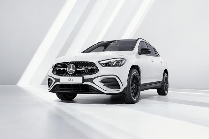 Mercedes-Benz GLA je majhen športni terenec z velikimi inovacijami, pametno tehnologijo, prilagodljivim prostorom in še obsežnejšo serijsko opremo. | Foto: Mercedes-Benz AG