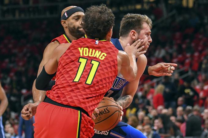 Trae Young je v tej sezoni med najboljšimi strelci in podajalci lige. | Foto: Reuters