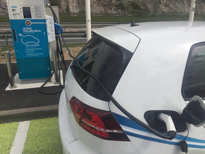 Lastniki električnih avtomobilov želijo ohraniti ceno polnjenja, ki bi bila še cenejša od avtoplina.  | Foto: 