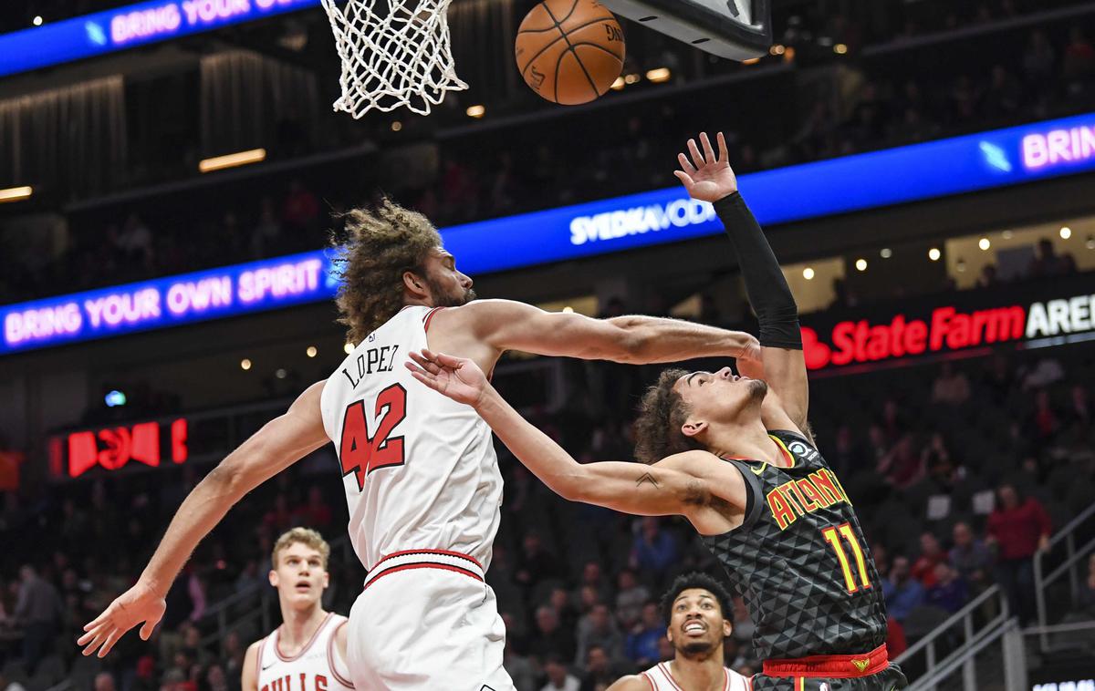 Trae Young | Novinec Trae Young je ob porazu Atlante proti Chicagu po štirih podaljških dosegel 49 točk, kar je franšizni rekord za novince in najboljši izkupiček novinca v tej sezoni NBA. | Foto Reuters