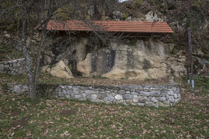 Nekaj metrov fosilne morske obale je Vače spremenila v obmorsko mesto. | Foto: Matej Leskovšek