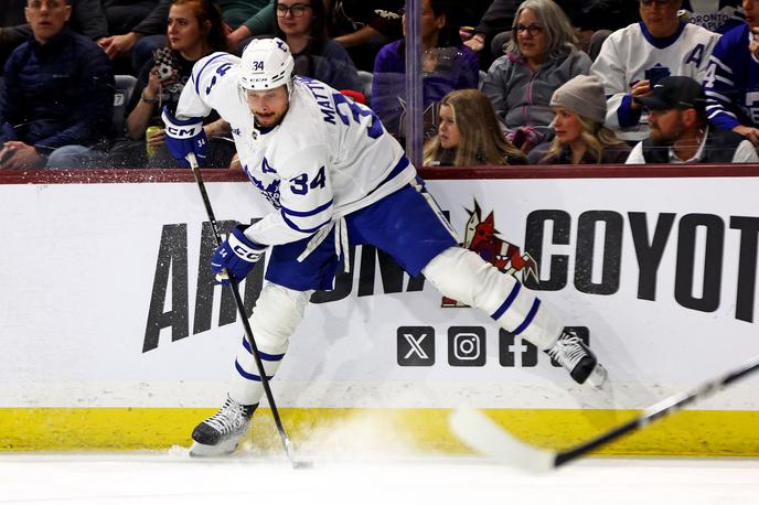 Auston Matthews | Auston Matthews je postal prvi hokejist po nekdanjemu kanadskemu zvezdniku Mariu Lemieuxu (1995/96), ki je 50 golov dosegel po 54 odigranih tekmah. | Foto Reuters