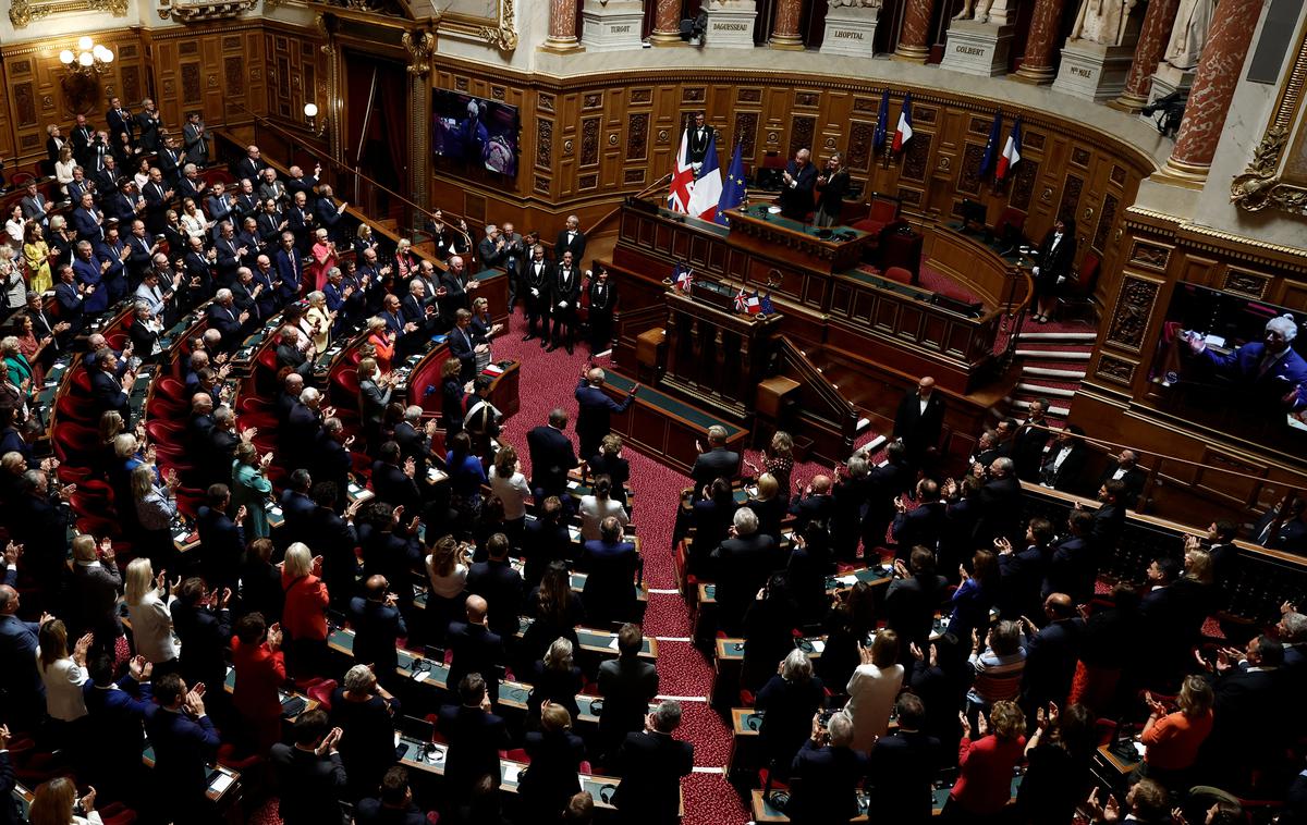 Francoski senat | V francoskem senatu, ki zaseda v pariški Luksemburški palači, ima že leta večino desnica. | Foto Reuters