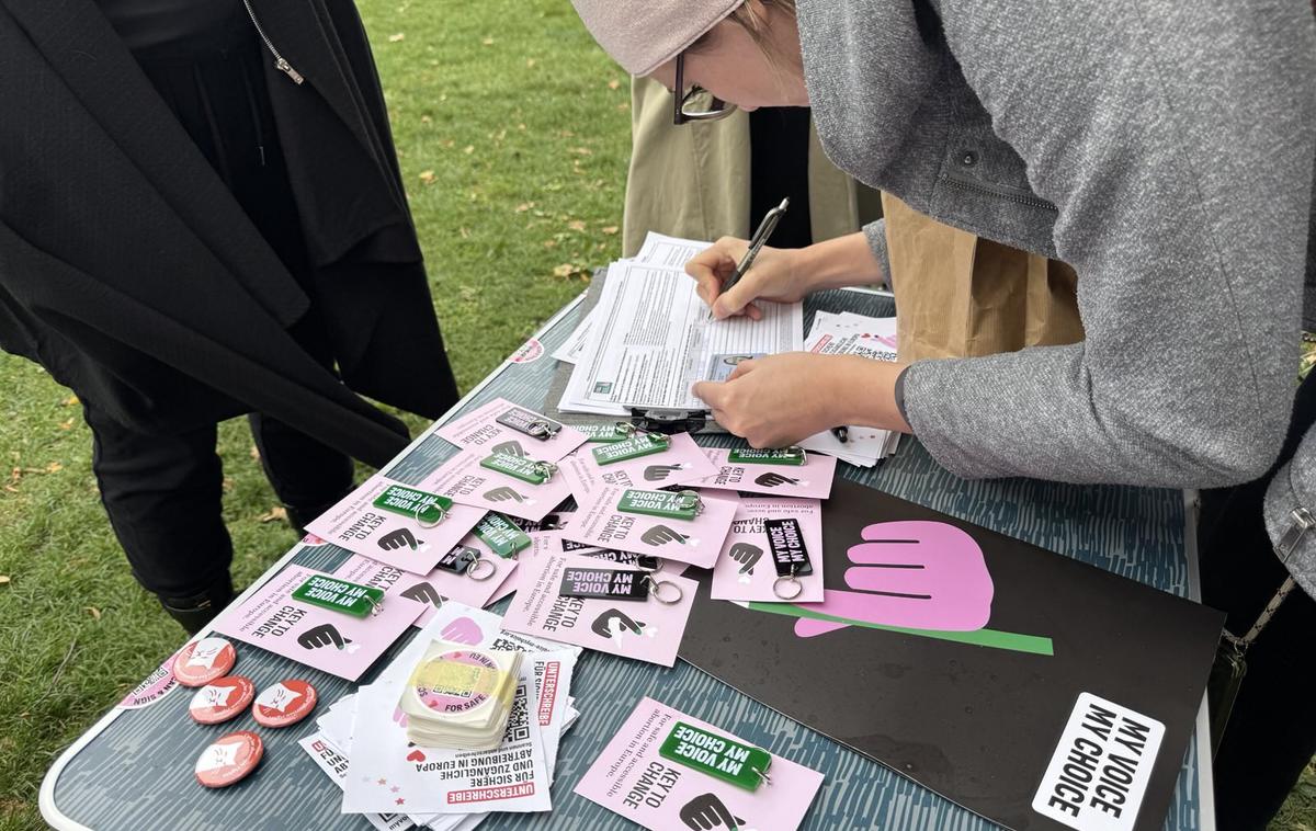 My Voice, My Choice, za varen in dostopen splav | V Sloveniji so podpise v zadnjih 14 dneh zbirali kar 90-krat na 80 lokacijah.  | Foto Inštitut 8. marec