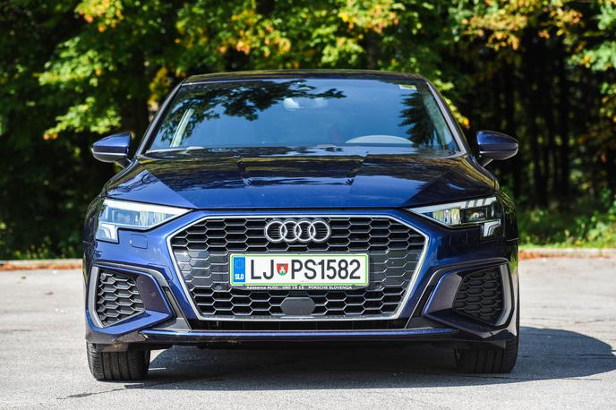 Audi A3 | A3 je postal vizualno drznejši, s sprednjo odprtino in ravnimi linijami pa se oblikovno opira na legendarni model audi quattro. | Foto Gašper Pirman